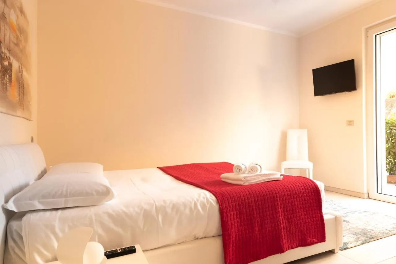 **** Aparthotel Yachting Residence Lavena Ponte Tresa Itálie