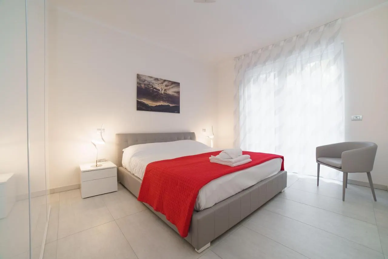 **** Aparthotel Yachting Residence Lavena Ponte Tresa Itálie