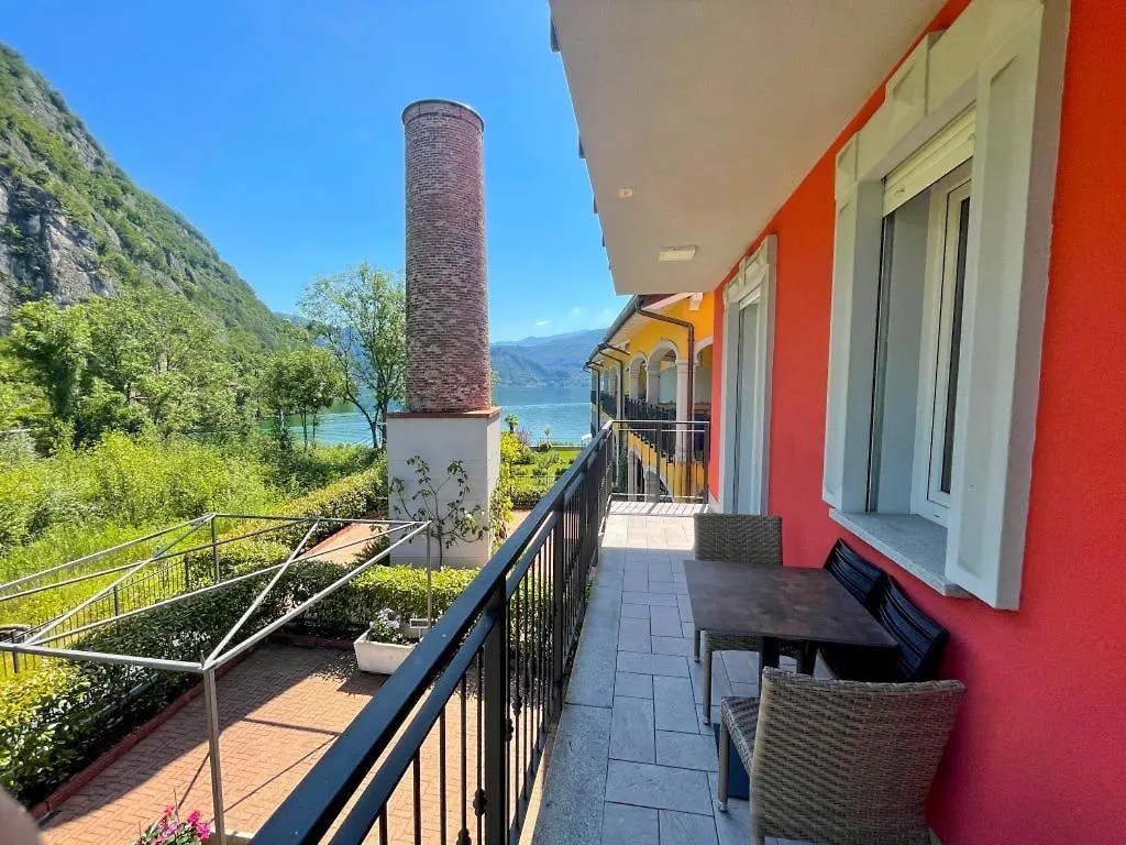 **** Hotel apartamentowy Yachting Residence Lavena Ponte Tresa Włochy